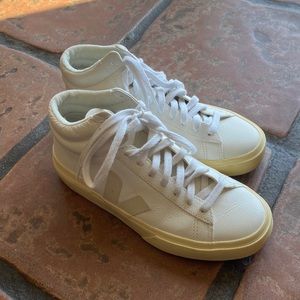 Veja Minotaur Hi Top Sneakers